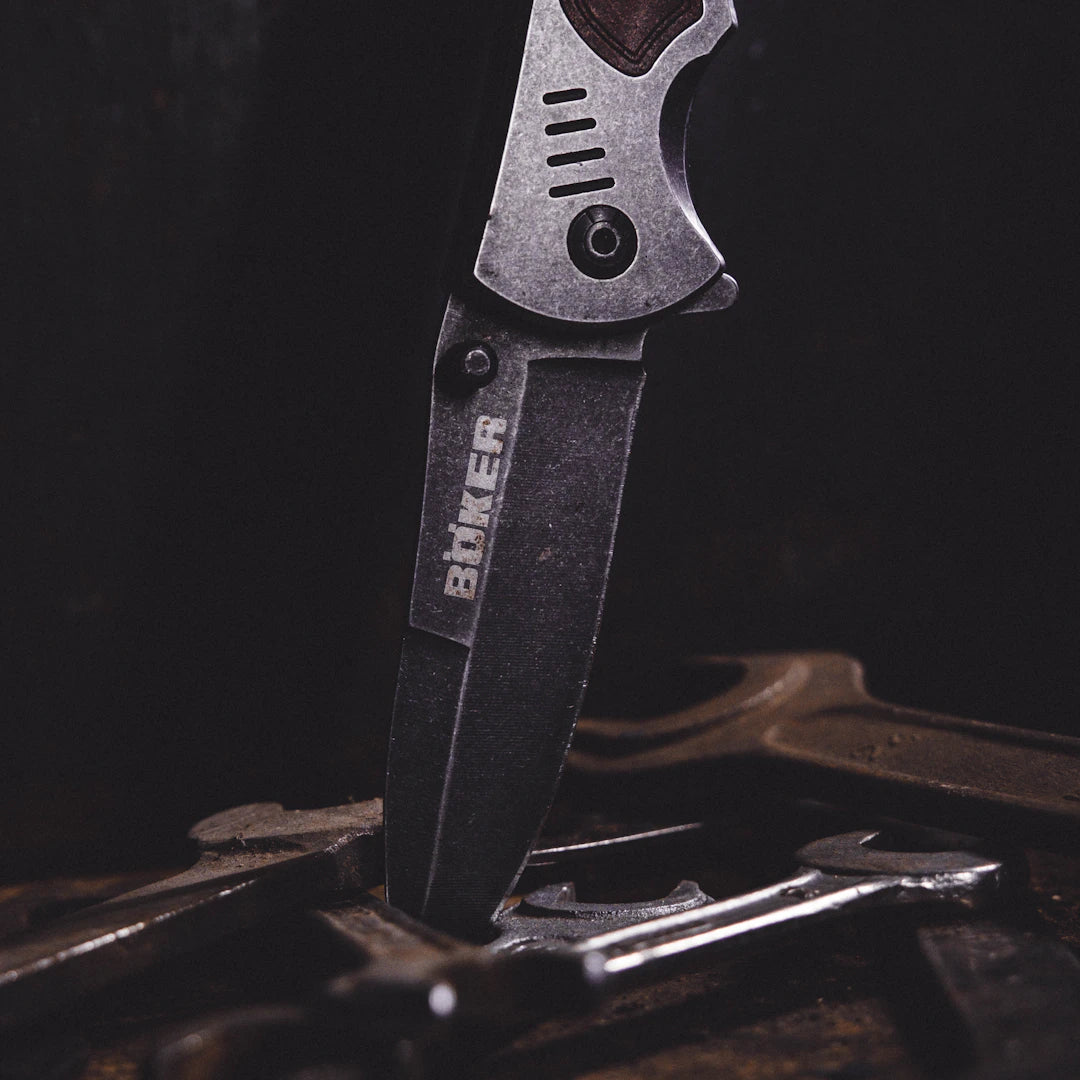 Master the Art of Maintaining Your Pocket Knife