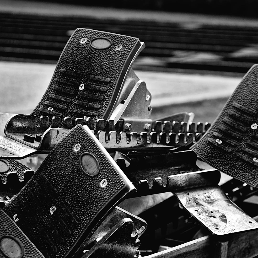 Custom Engraved Damascus Steel Pocket Knives for Collectors