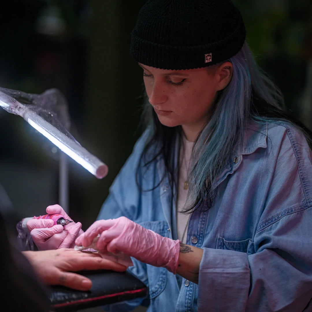 Pocket Knives for Women: Breaking Stereotypes - Shokunin USA