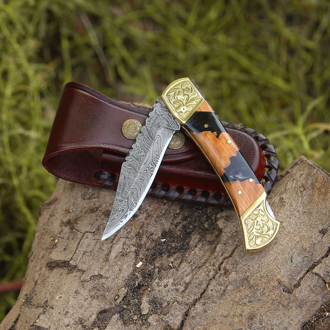 knife damascus - Goldenbolt Handmade Damascus EDC Knife with Leather Sheath &amp; Olive Wood Handle - Shokunin USA